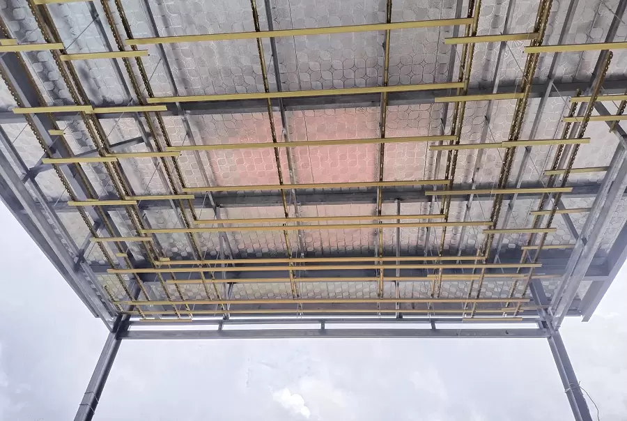 Hệ khung xương trần nhà Vhome có trọng lượng nhẹ và chắc chắn